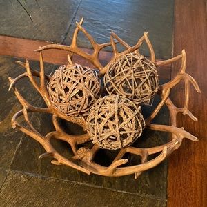 Antler basket and decorative balls